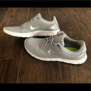 Nike women’s flex trainer shoes